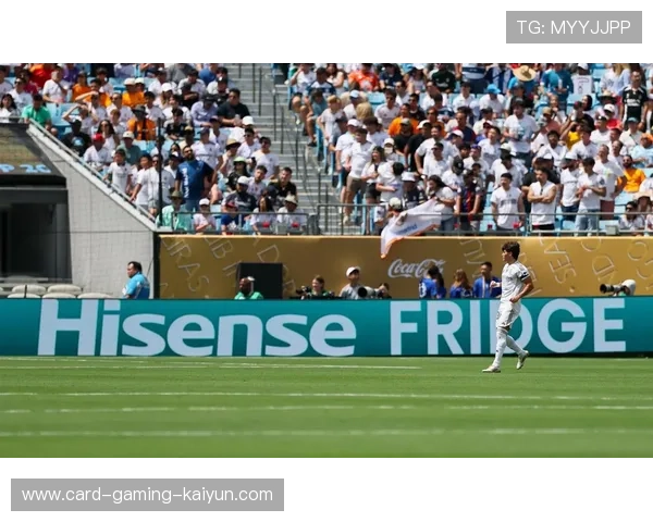 皇马中前场联动引发连续射门机会