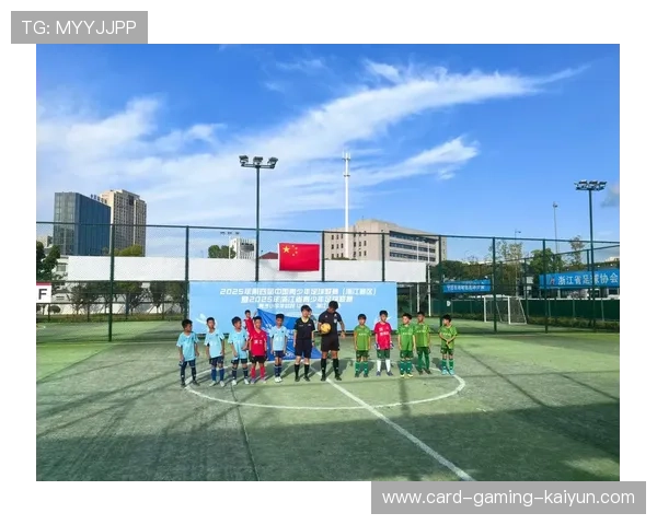 都灵通过积极逼抢夺得空间，演绎现代足球的新魅力